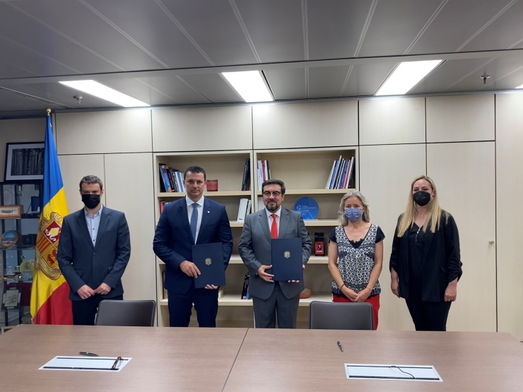 La signatura de l'acord.